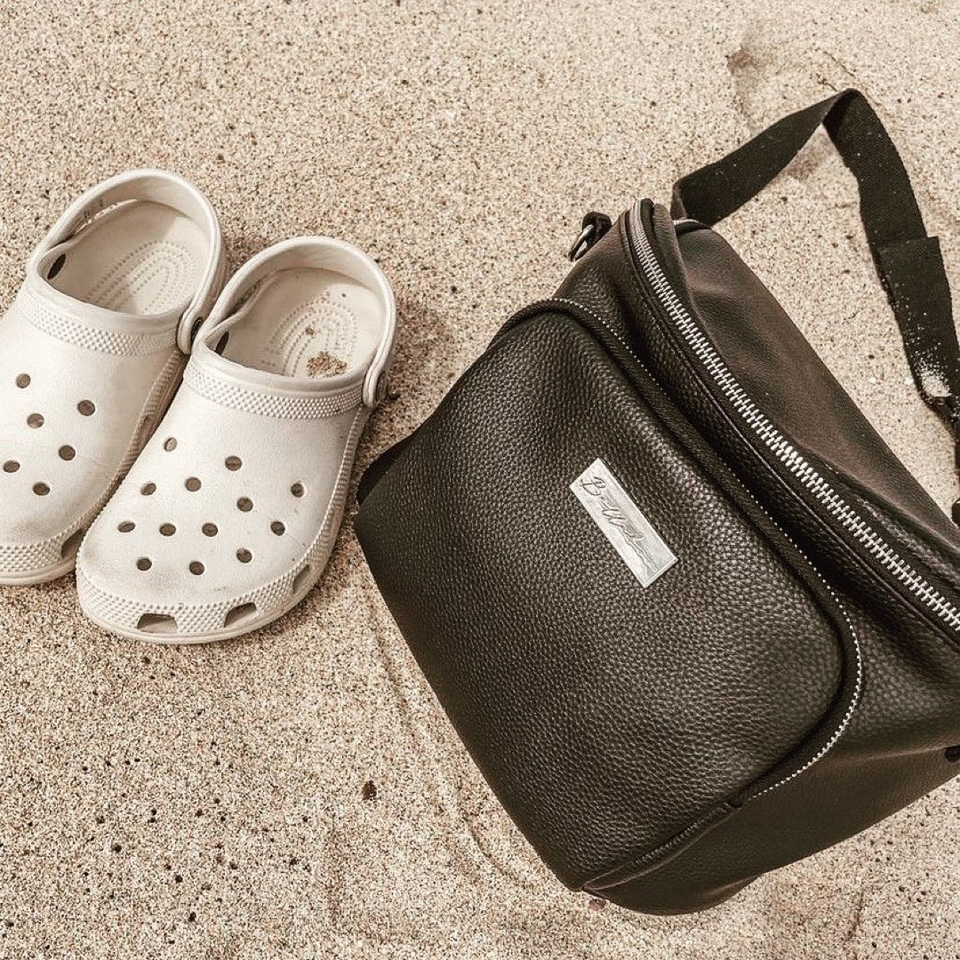 Bellaboo Crossbody Baby Sling Caddy Bag Onyx At The Beach